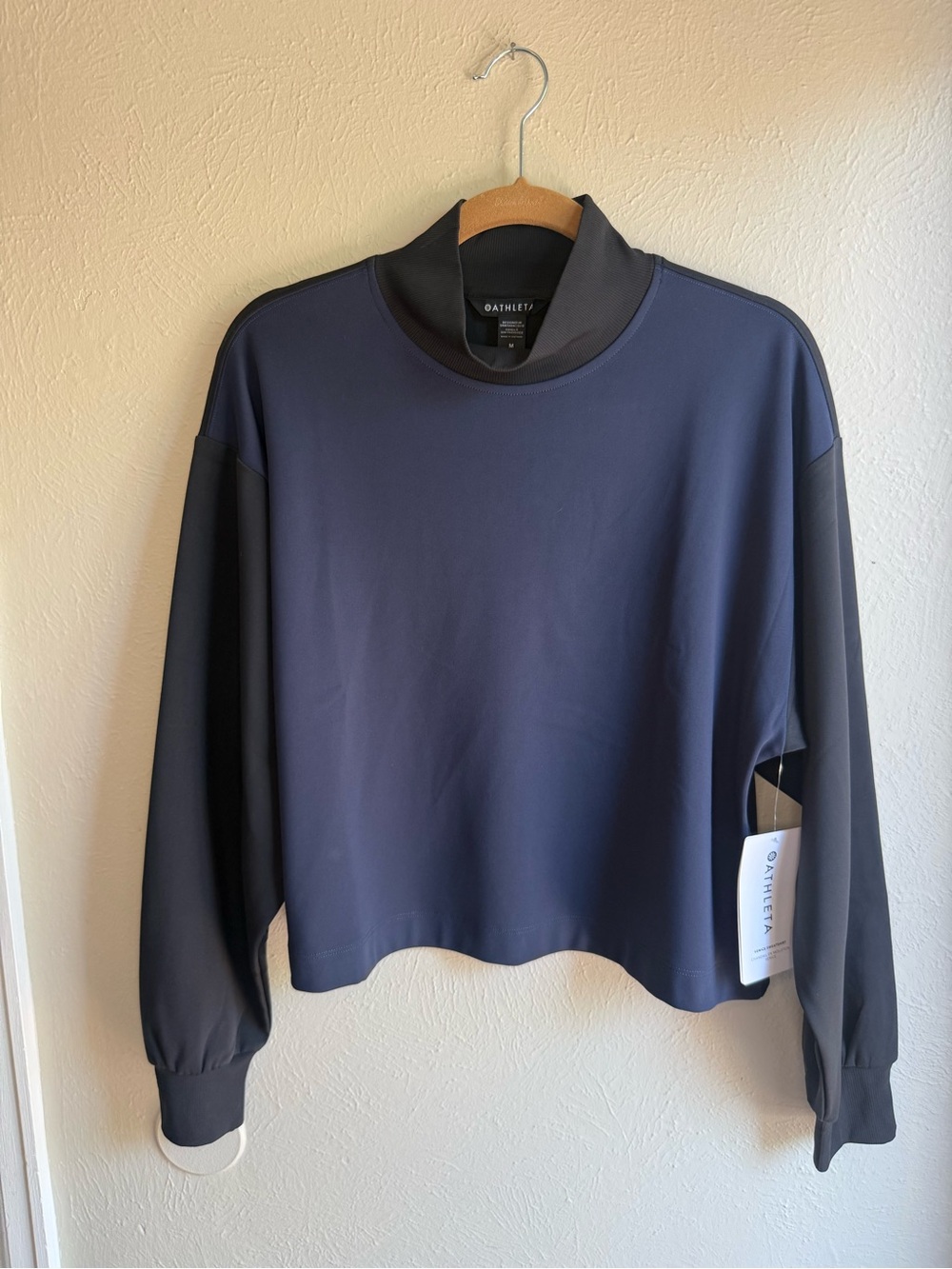 Athleta Women’s Sweatshirt NWT Navy Body with Black Sleeves Mock Neck